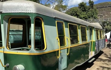 Le train en musique : apprendre au public les chansons sur le Ti Train et le car courant d'air. Résister à l'oubli.
