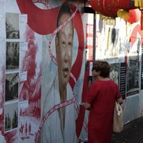 Fresque monumentale Rouge Ruelle