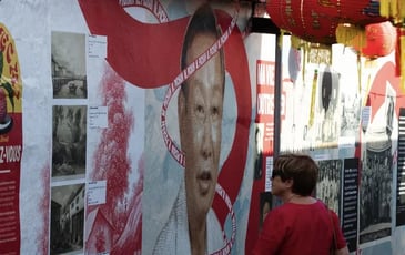 Fresque monumentale Rouge Ruelle